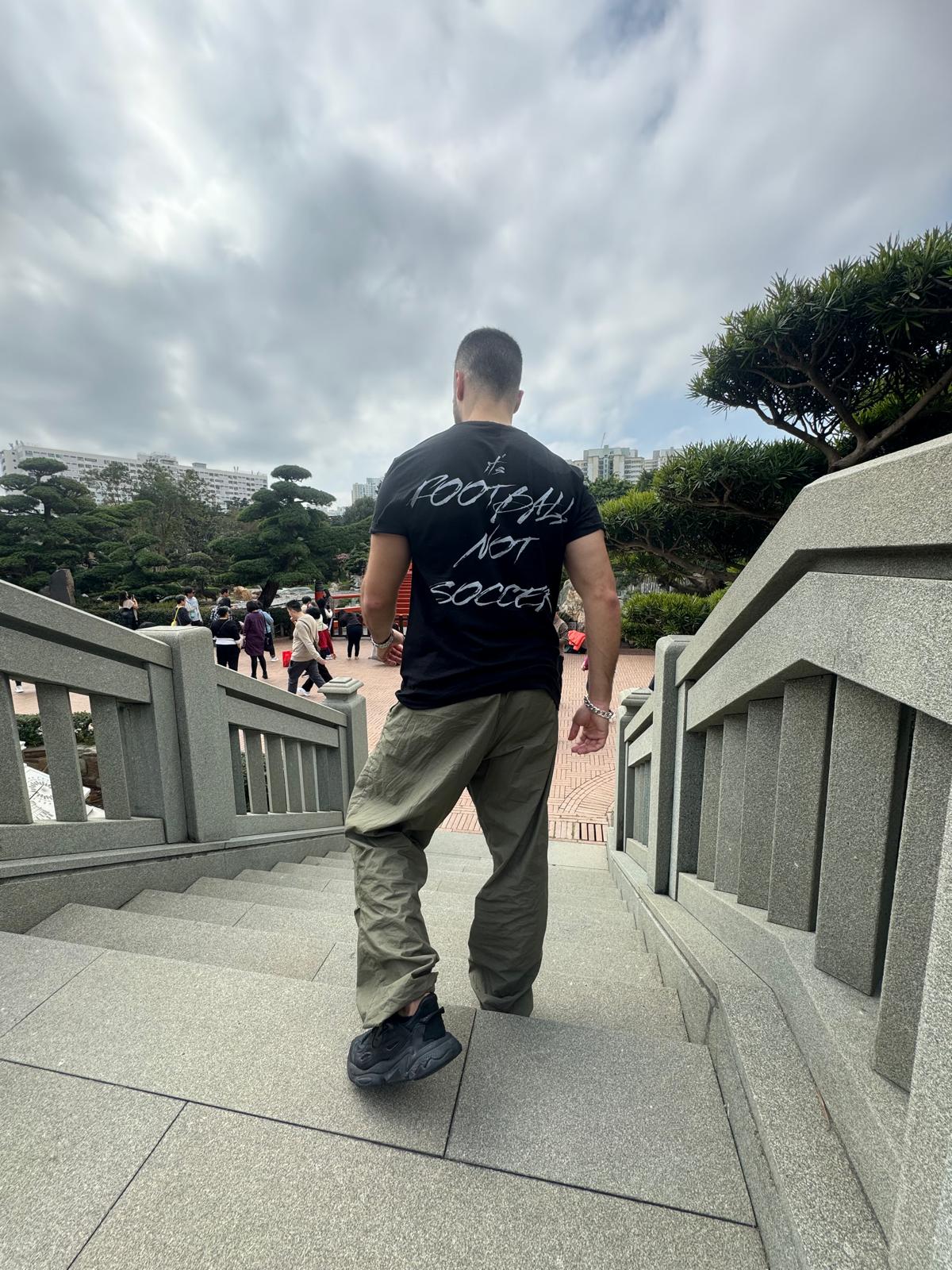 men wearing black oversized t-shirt medium size 